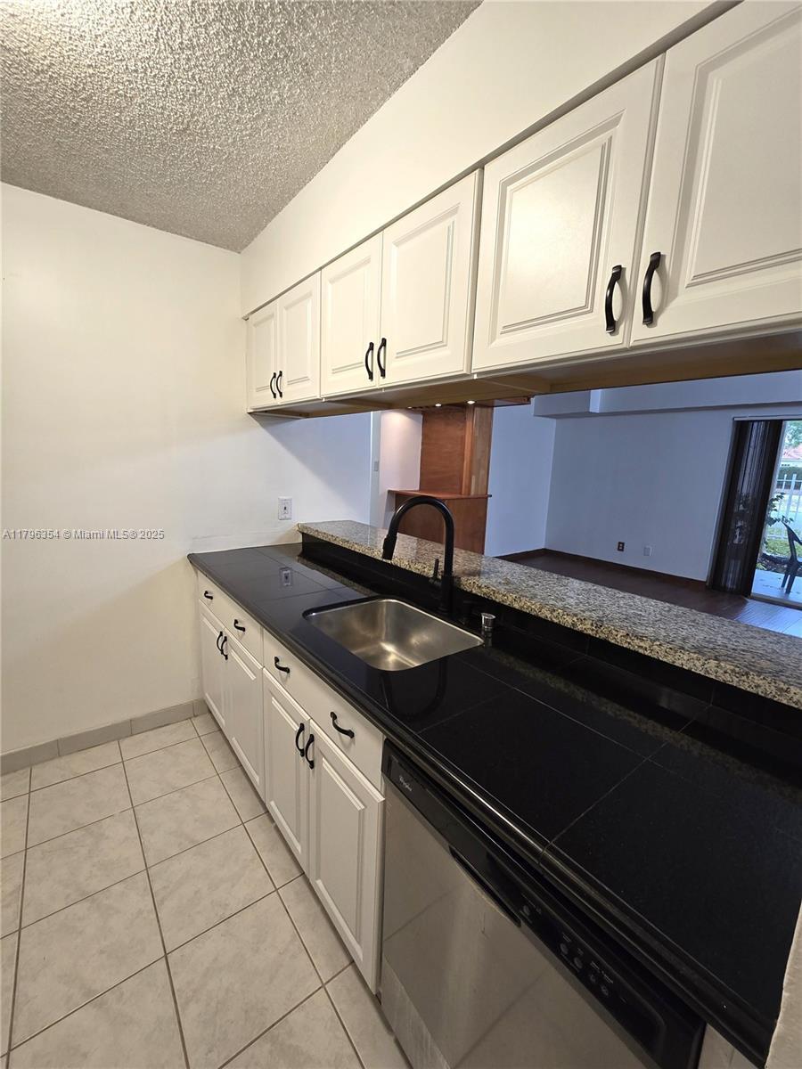 Building Photo - 10421 SW 157th Pl