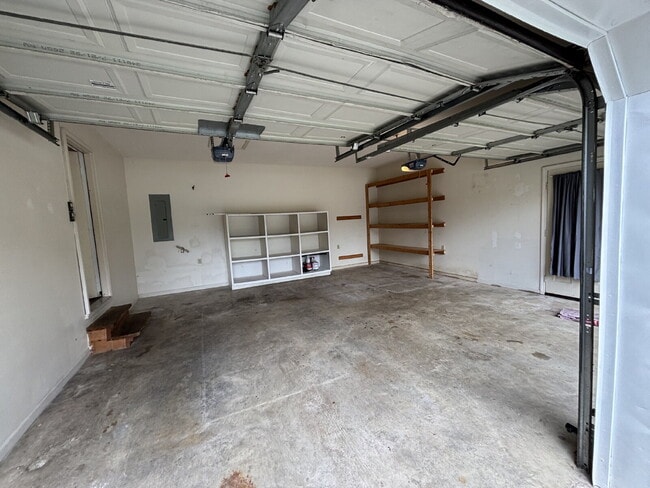 Building Photo - 3BD 2 BA HOME FOR RENT NEXT TO ALGOOD SCHOOLS