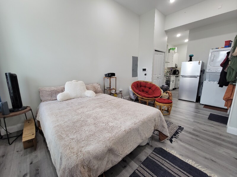 Building Photo - 106 S 42nd St