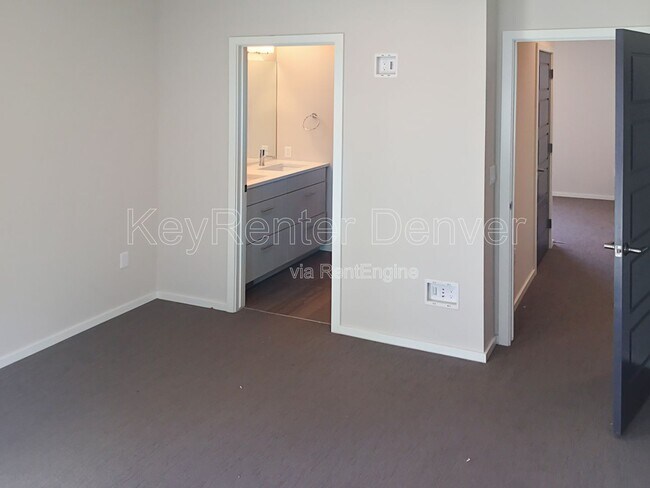 Building Photo - 2725 W 25th Ave