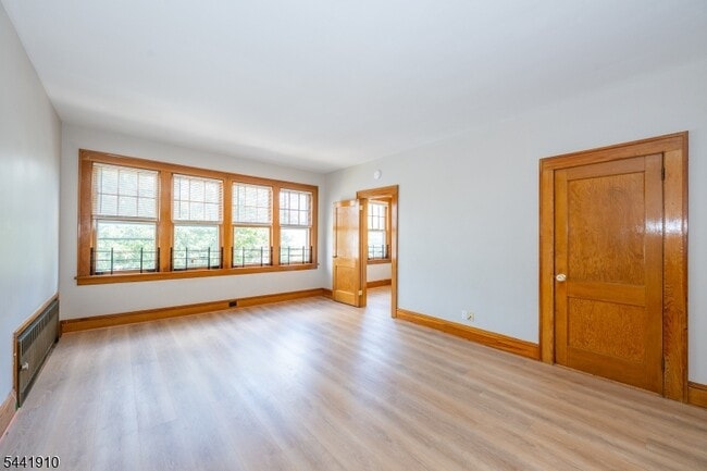 Building Photo - 103 Knapp Ave