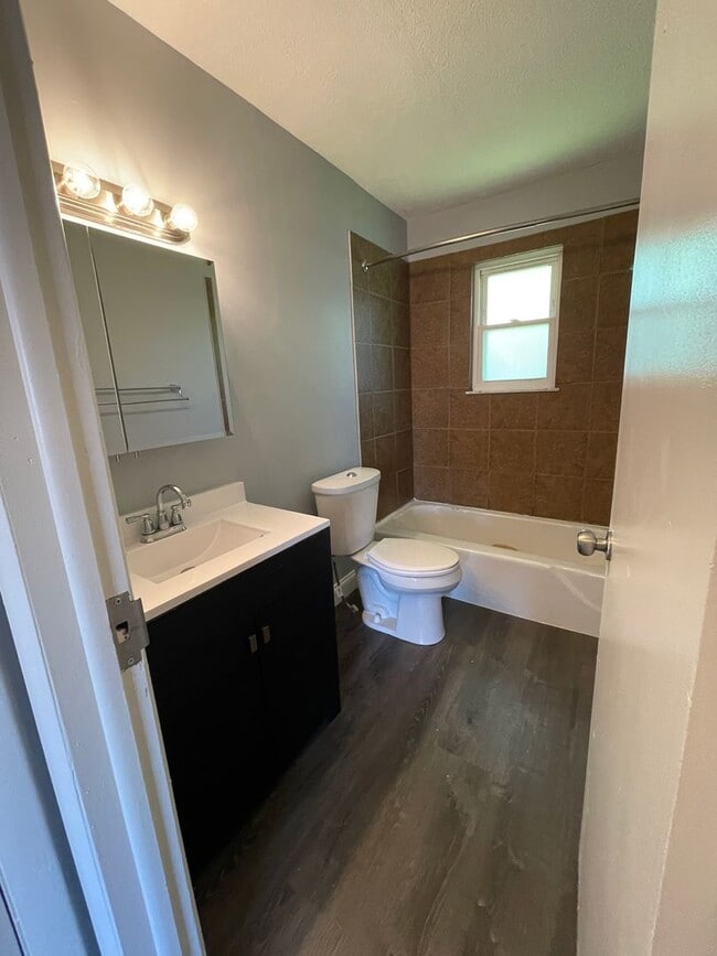 Building Photo - Bexvie Village Townhomes