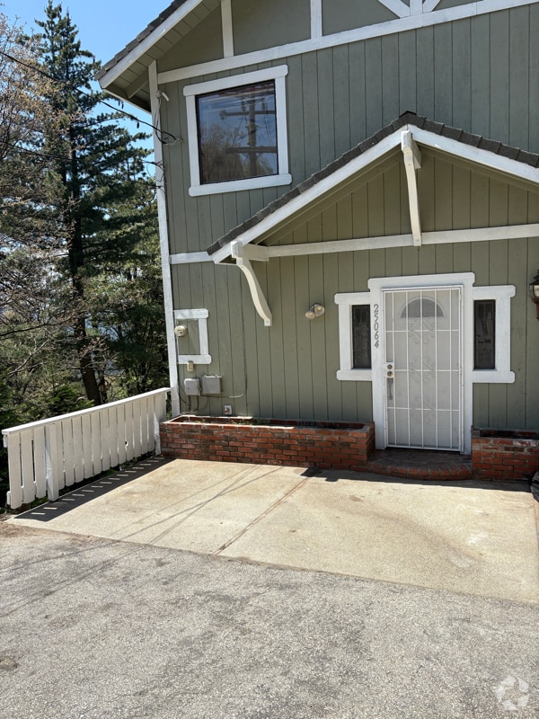 Building Photo - 24064 Grandview Dr