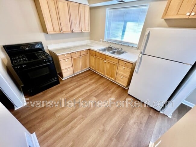 Building Photo - 1202 S Lombard Ave