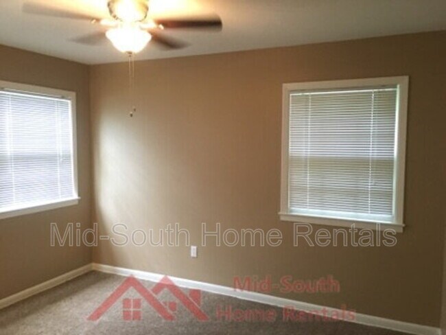 Building Photo - 4806 Violet Ave