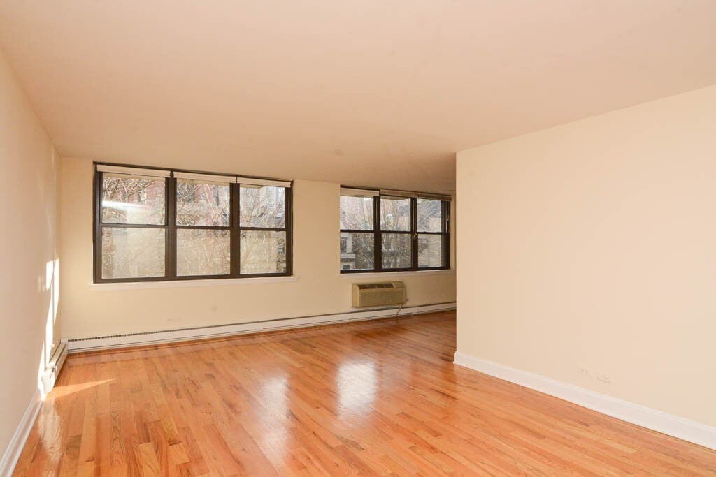 Building Photo - 1329 N Dearborn St