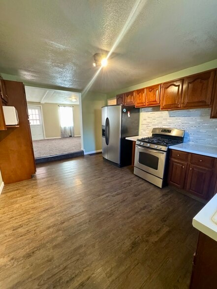 Building Photo - 2422 1st St