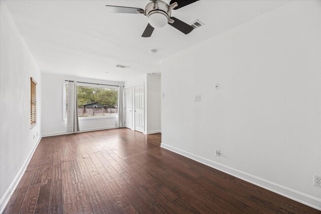 Building Photo - 3104 Fontana Dr