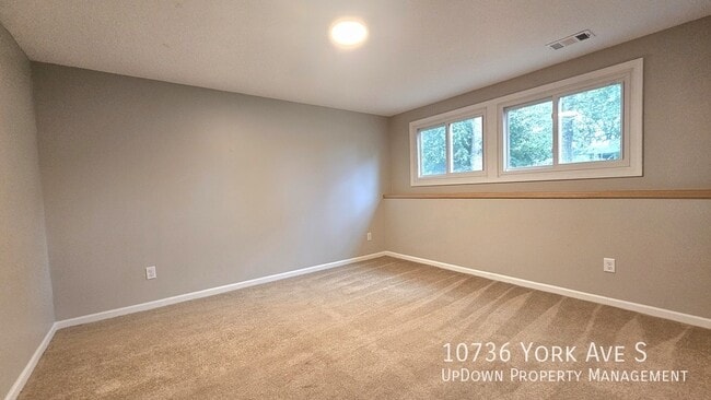 Building Photo - 10736 York Ave S