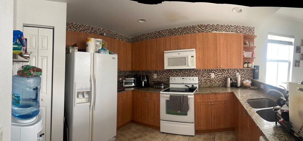 Building Photo - 8999 NW 107th Ct