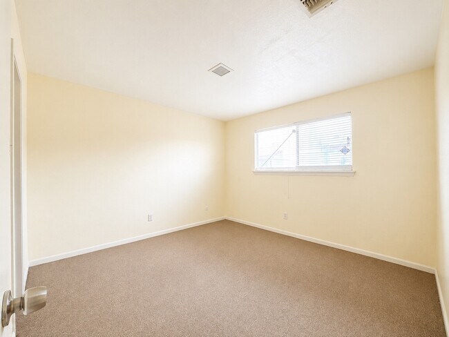 Building Photo - 12504 Autumn Leaf Ln