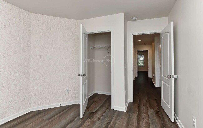 Building Photo - Sought-after 3BR/2.5BA Townhome in Desirab...