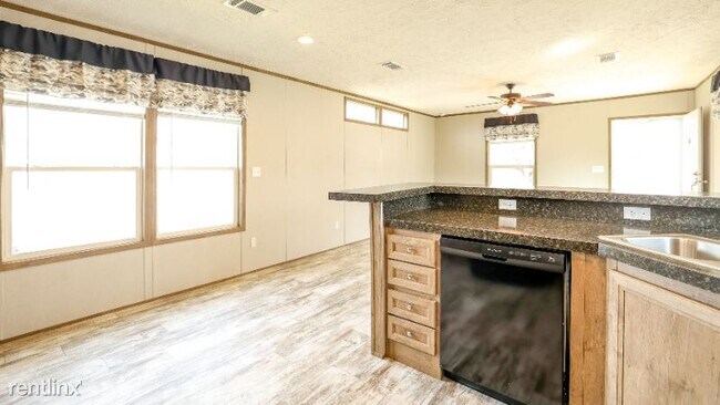 Building Photo - 3 br, 2 bath Mobile Home - 136 Sycamore Loop