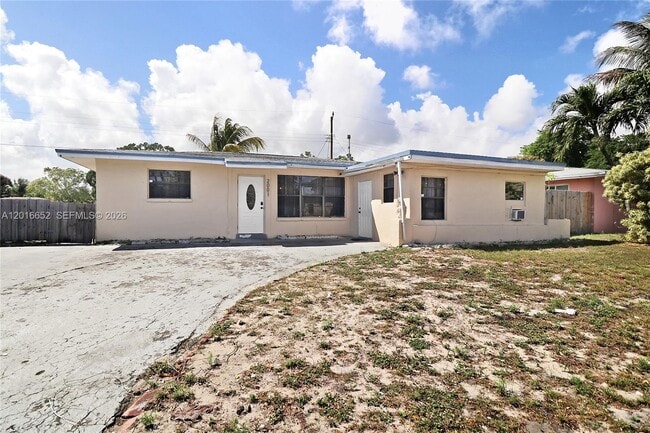 Building Photo - 2001 NE 1st Ave