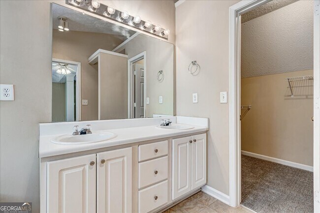 Building Photo - 1475 Trafalgar Way