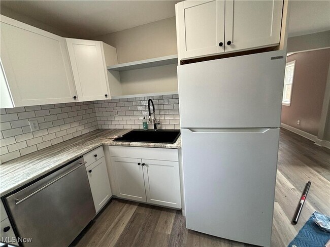 Building Photo - 1445 W 52nd St