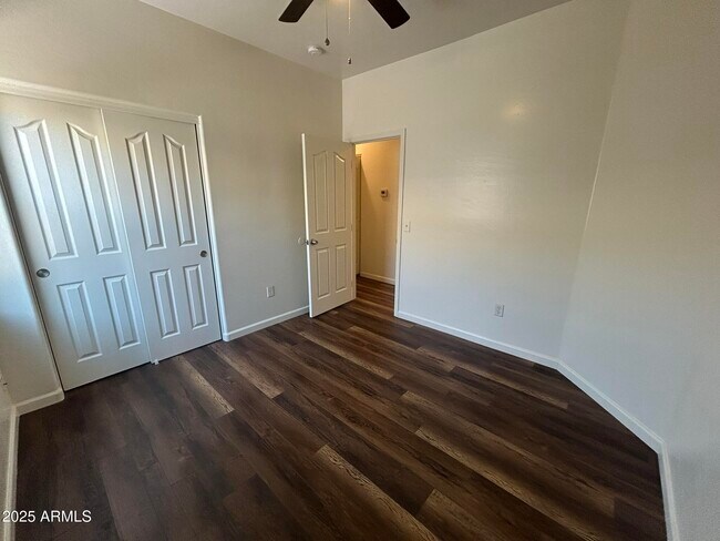 Building Photo - 7210 S 41st Dr