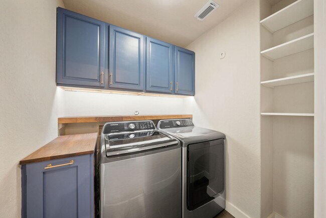 Building Photo - 12241 Cashton