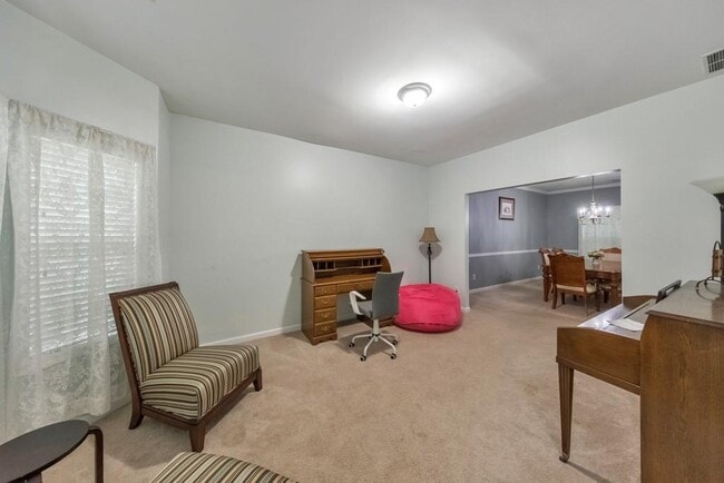 Building Photo - 179 Holbrook Dr