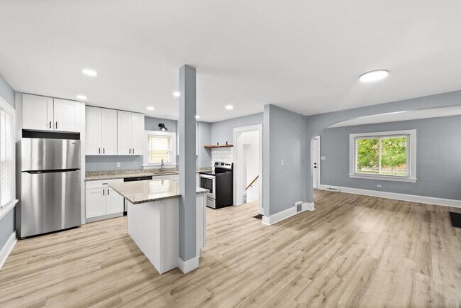 Building Photo - 11100 Thrush Ave