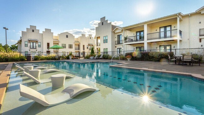 Building Photo - 1 Old Fairway Rd