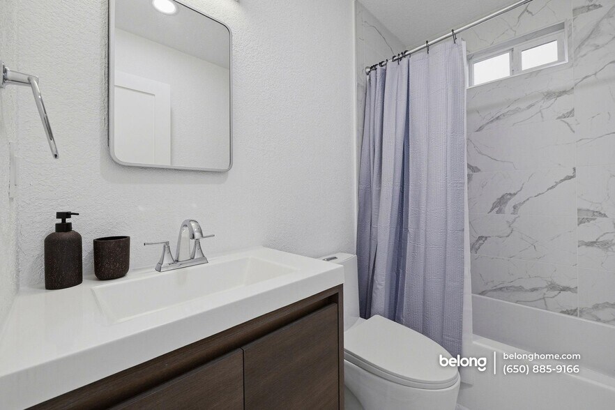 Building Photo - 1397 Vine St