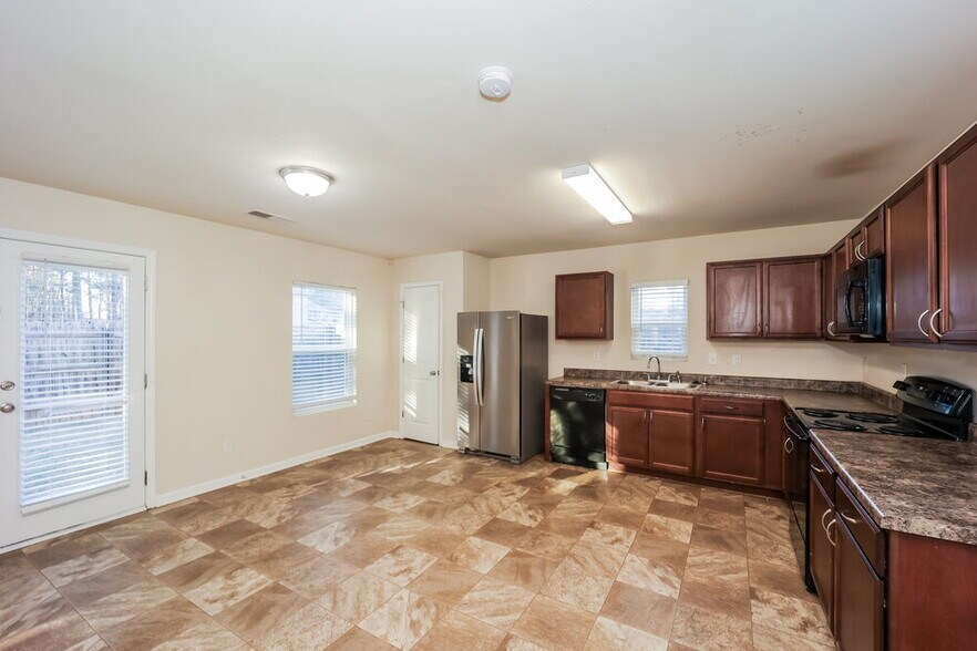 Building Photo - 12047 Quail Dr