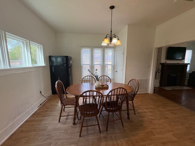 Building Photo - For Rent