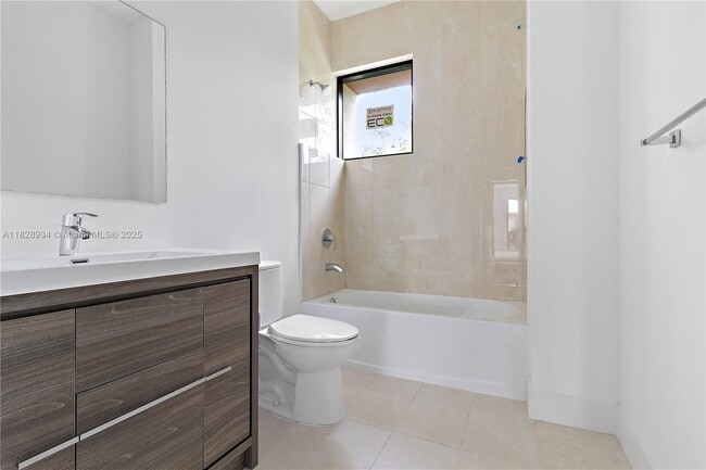 Building Photo - 4130 N Oak Pl