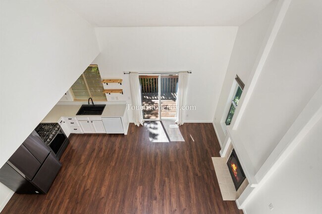 Building Photo - Updated 2 Bed/2 Bath Home in Private Gated Community!