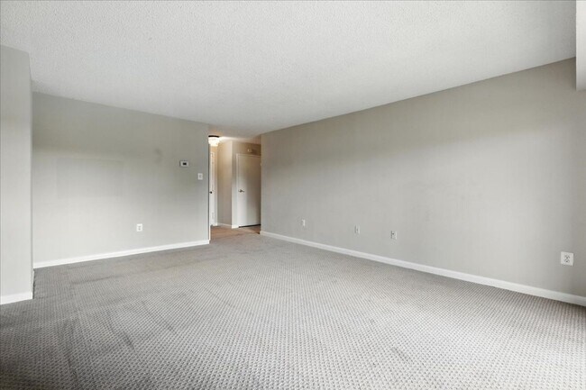 Building Photo - 1-bedroom, 1-bath condo