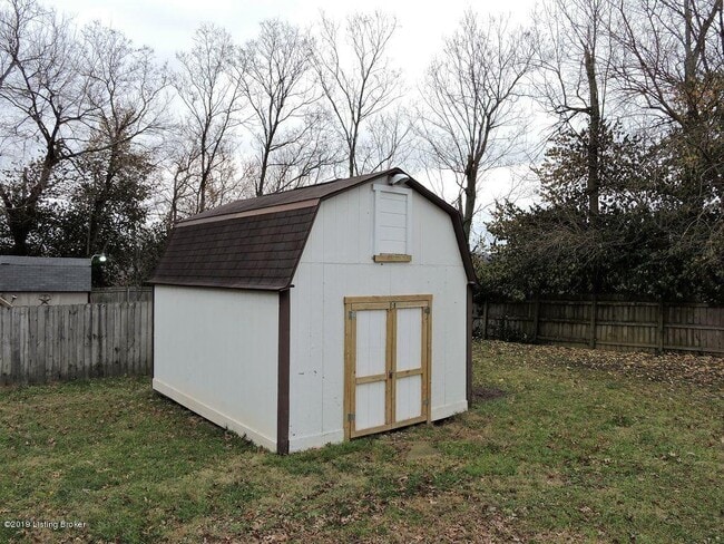 Building Photo - 501 Oak Leaf Dr