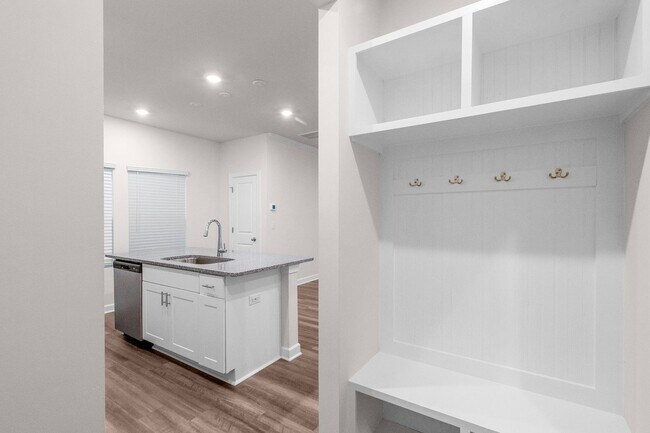 Building Photo - Beautiful and Spacious Home in the Heart o...