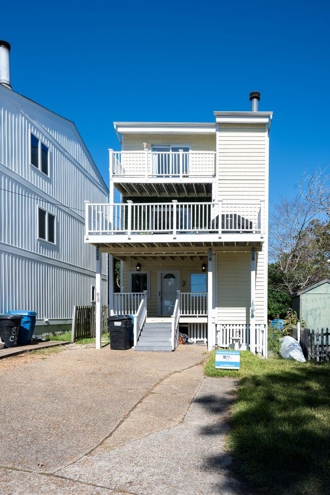Building Photo - Beautiful home with amazing view
