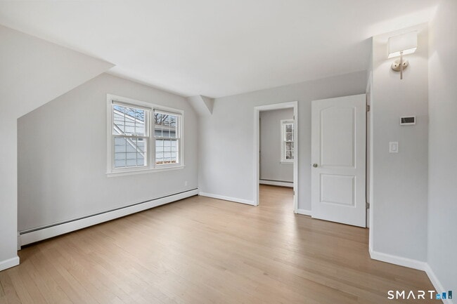 Building Photo - 5 River St