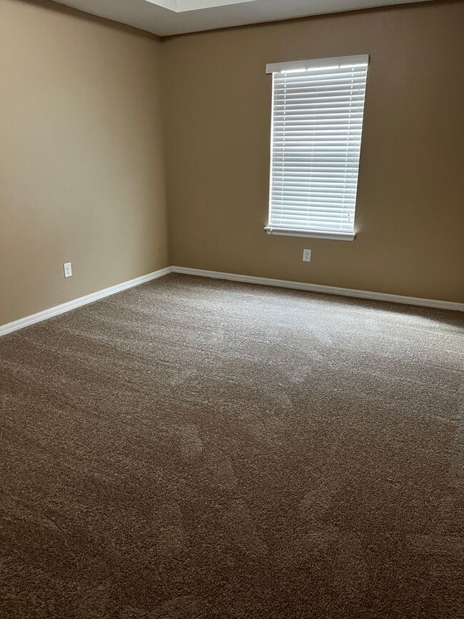 Building Photo - 3/2.5 Two-Story Townhouse with 1 Car Garage in Gated Community- Longwood!