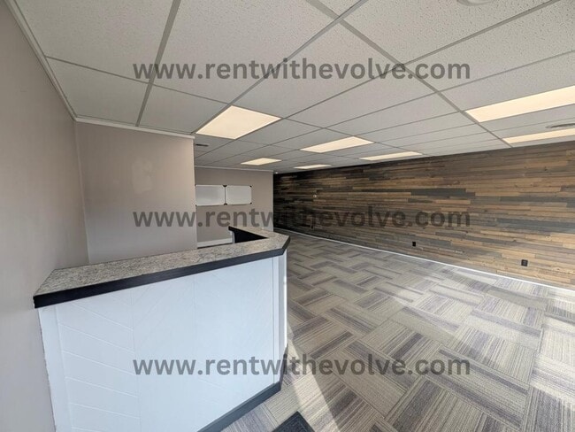 Building Photo - 302 N Meridian St