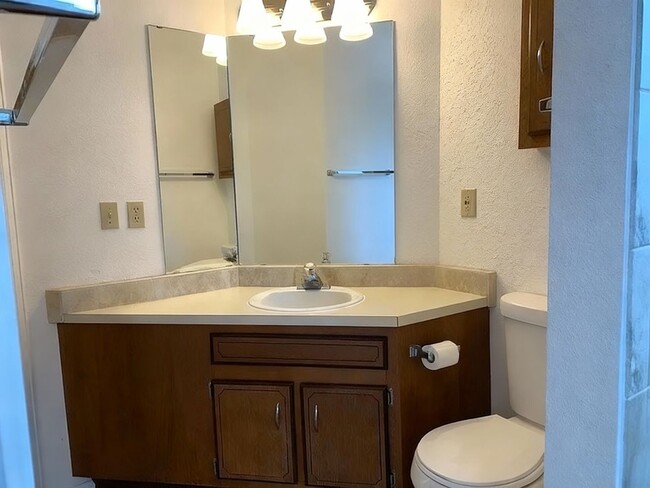 Building Photo - Cozy 2 bedroom Townhouse in Cheyenne Mountain with VIEWS of mountains