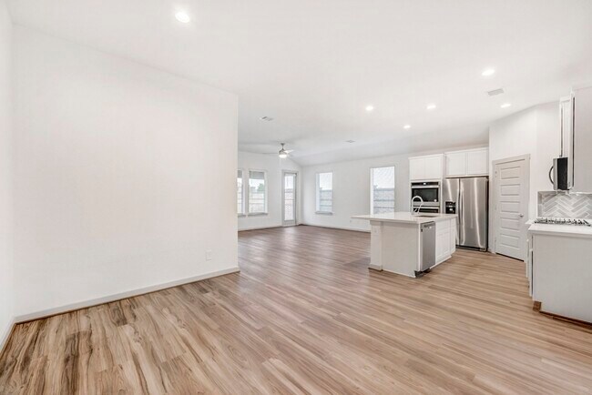 Building Photo - 29302 Pikes Peak Dr