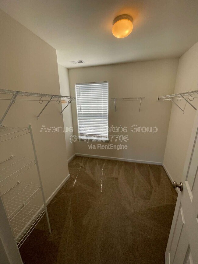 Building Photo - 5533 Emerald Pl Dr