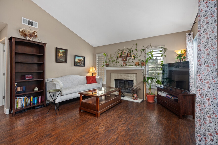 Building Photo - 66 Sandcastle