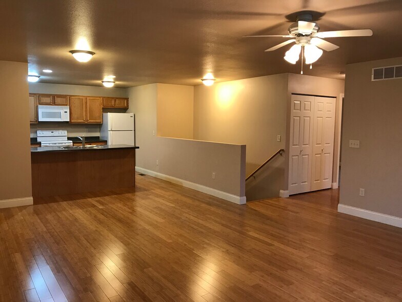 Building Photo - 104 Scenic Drive
