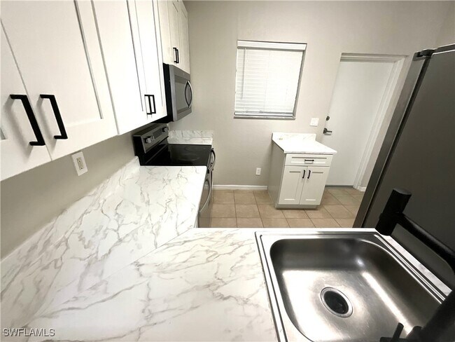 Building Photo - 8358 Bernwood Cove Loop