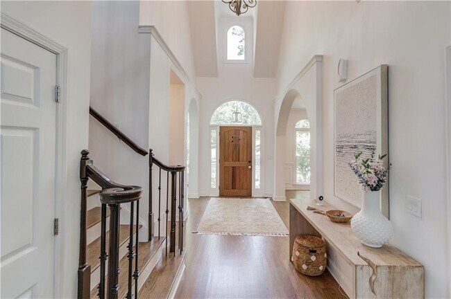 Building Photo - 2870 Roanoke Rd