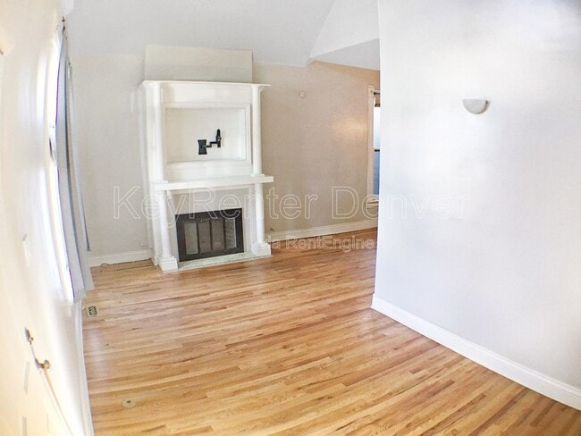 Building Photo - 1032 E 24th Ave