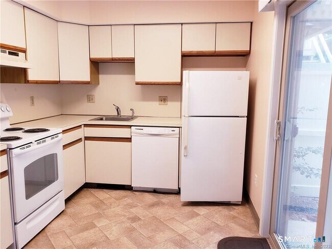 Building Photo - 10 Brantwood Dr