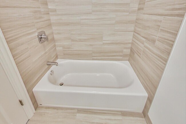 Building Photo - 2312 W Ohio St