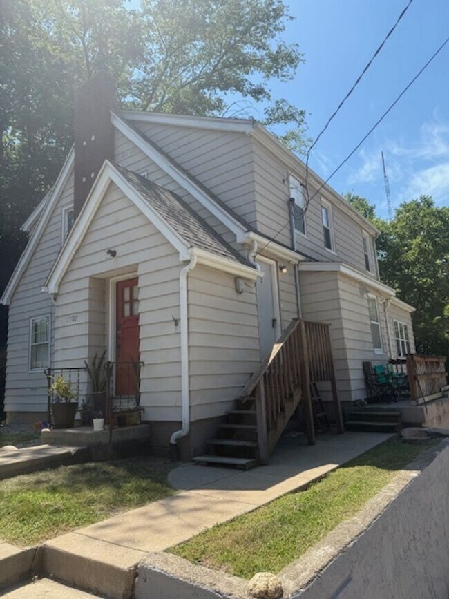 Primary Photo - 1101 Pekin Ave