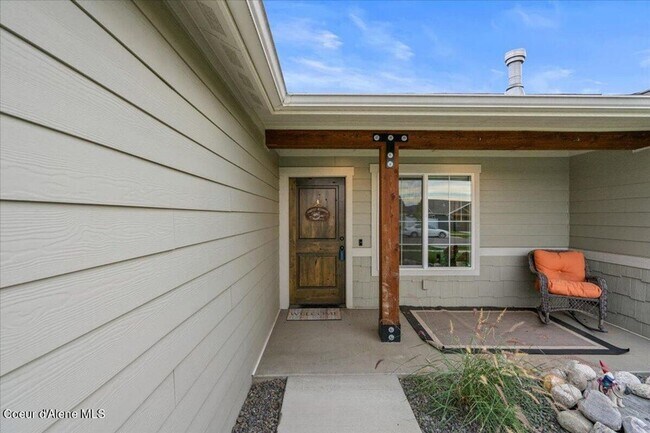 Building Photo - Beautiful home in Post Falls