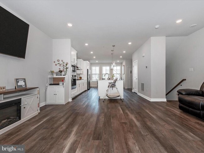 Building Photo - 11115 Hazelnut Ln